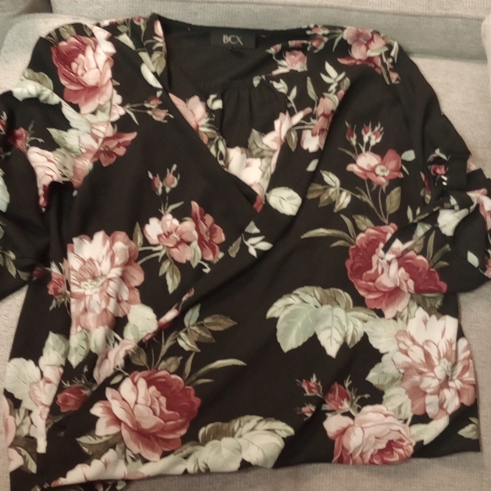 BCX size medium floral print blouse